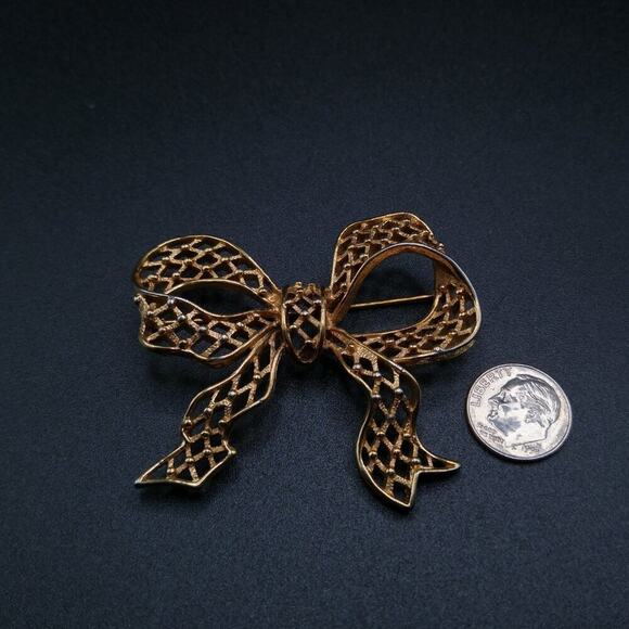 Vintage Monet Bow Brooch, Gold Plated Open Work Design, 2" x 2 1/4" - Picture 8 of 9
